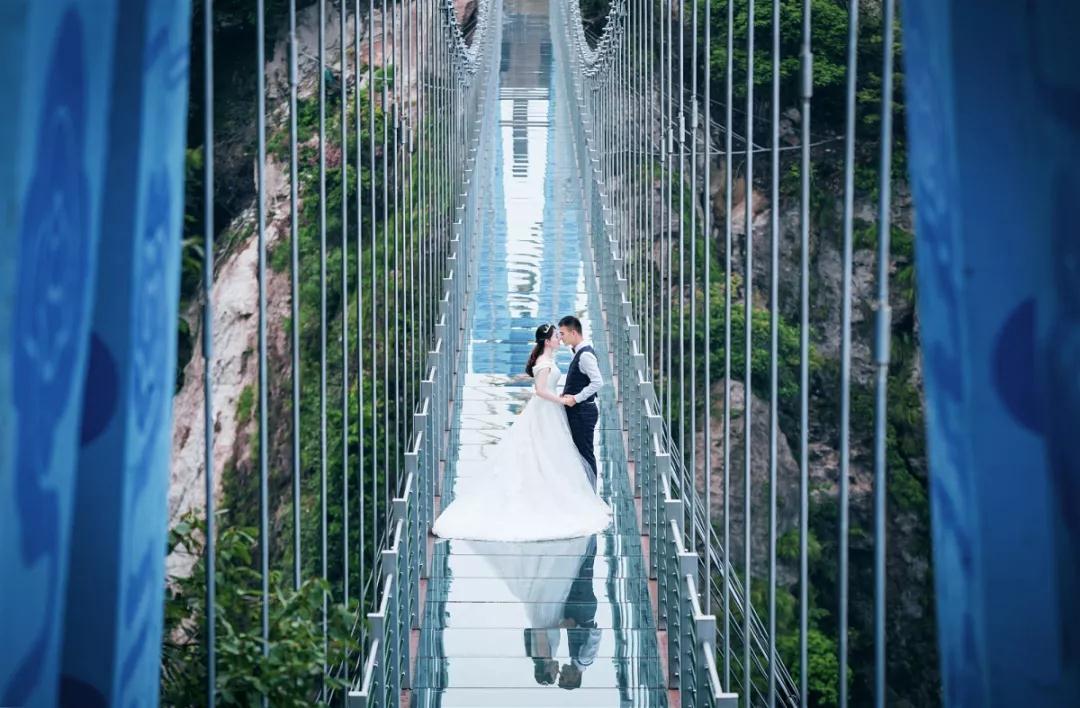 浪漫七夕·天橋之吻！馬仁奇峰景區(qū)憑借結(jié)婚證免費(fèi)入園！